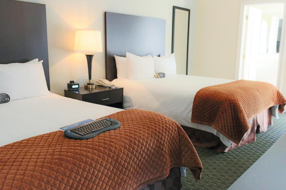 Deluxe Queen Room with Two Queen Beds interior